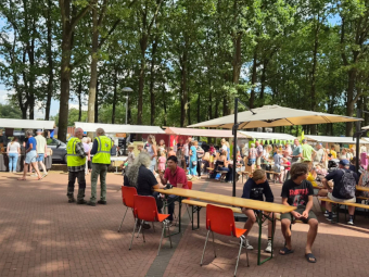 Terras bij de Beestro op de markt van Melk en Honing 2026